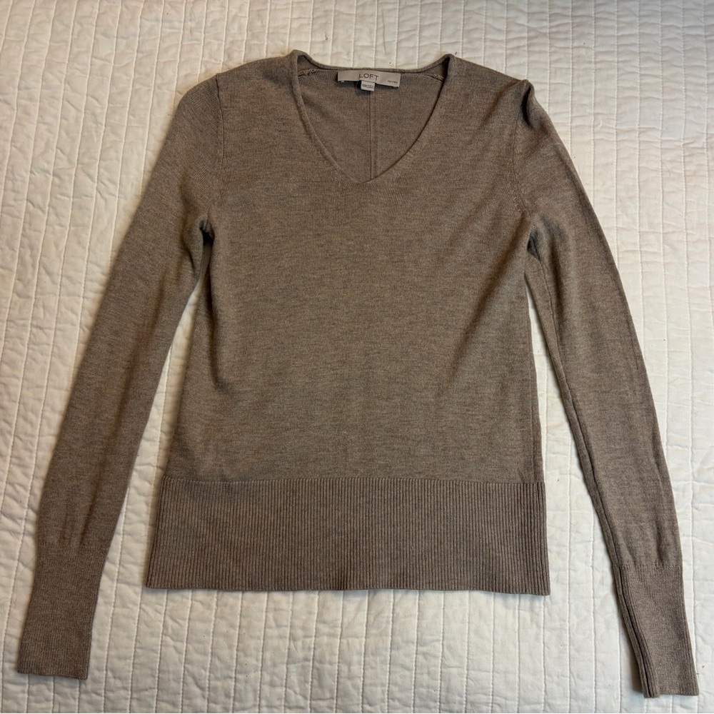 LOFT V-NECK PULLOVER  Beige / Tan SWEATER NWOT
